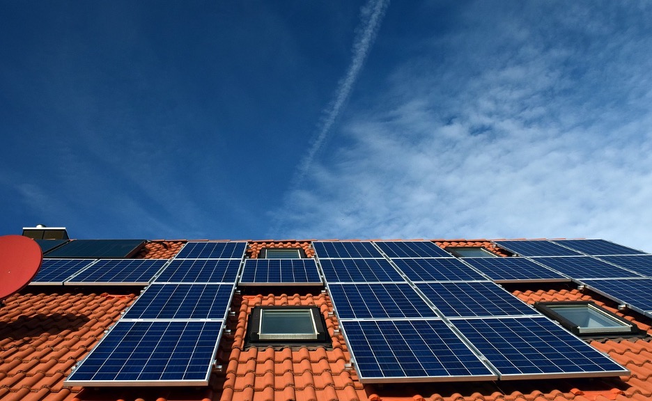 Solar Kollektoren auf einen Hausdach