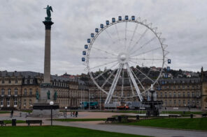 In Stuttgart steht ein Riesenrad auf dem Schlossplatz